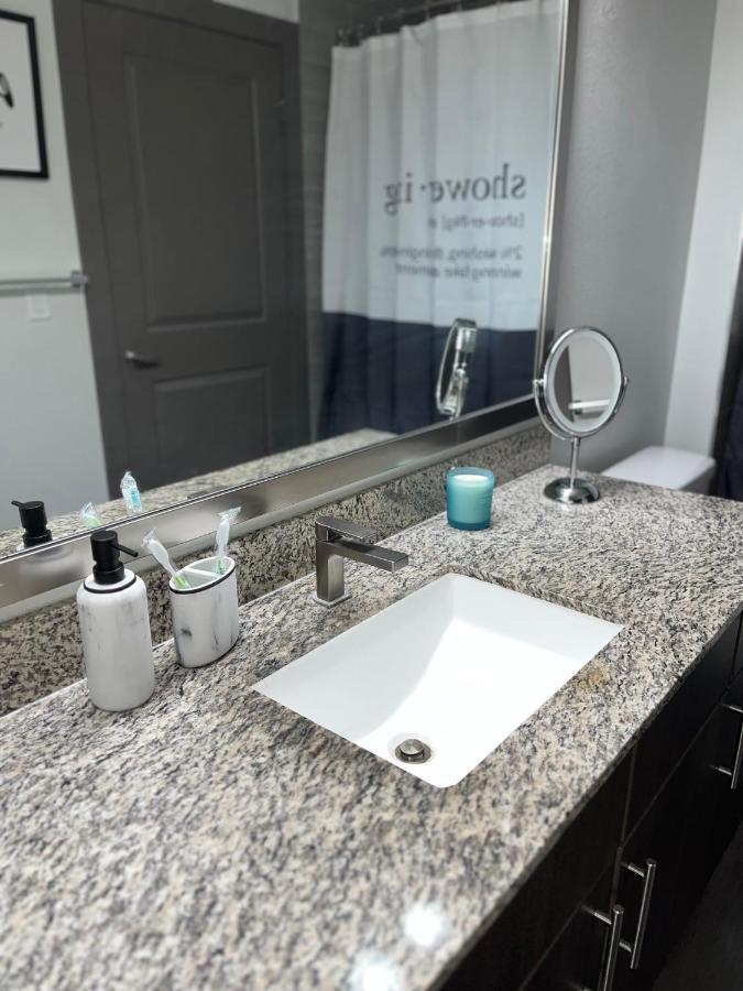 Comfy Abode Near Bush Airport Appartement Houston Buitenkant foto